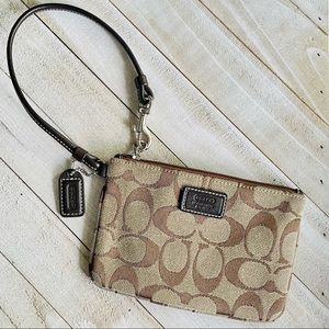 Coach Wristlet Wallet | Brown |